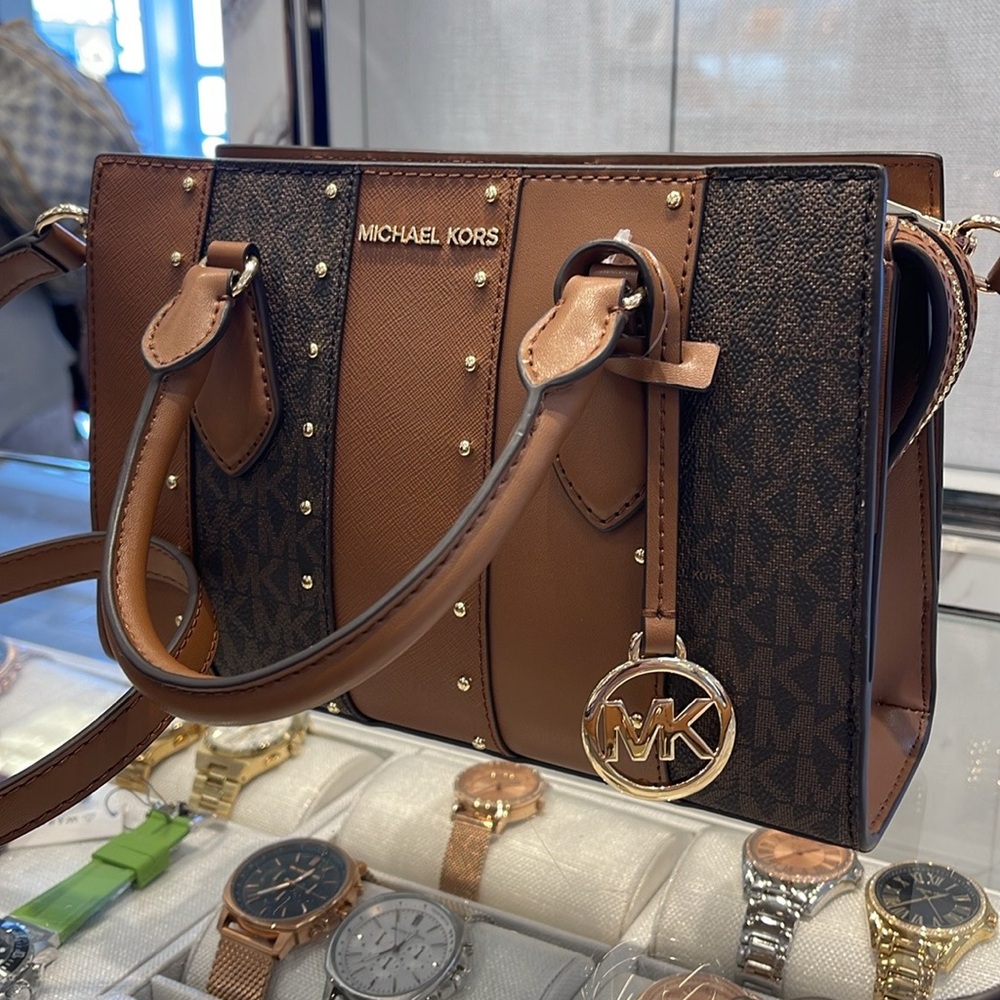 MICHAEL KORS Sheila Sm Studded Patchwork Signature Logo CZ Satchel Crossbody
NWT - Picture 6 of 16